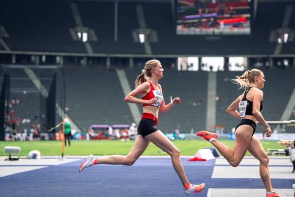 Marie Proepsting (VfL Eintracht Hannover) ueber 1500m waehrend der deutschen Leichtathletik-Meisterschaften im Olympiastadion am 25.06.2022 in Berlin